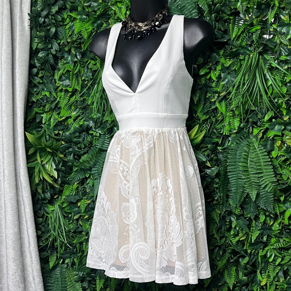 Candalite Dress Small Cream Lace Overlay Fit Flare Mini V Neck Back Cutout 3215